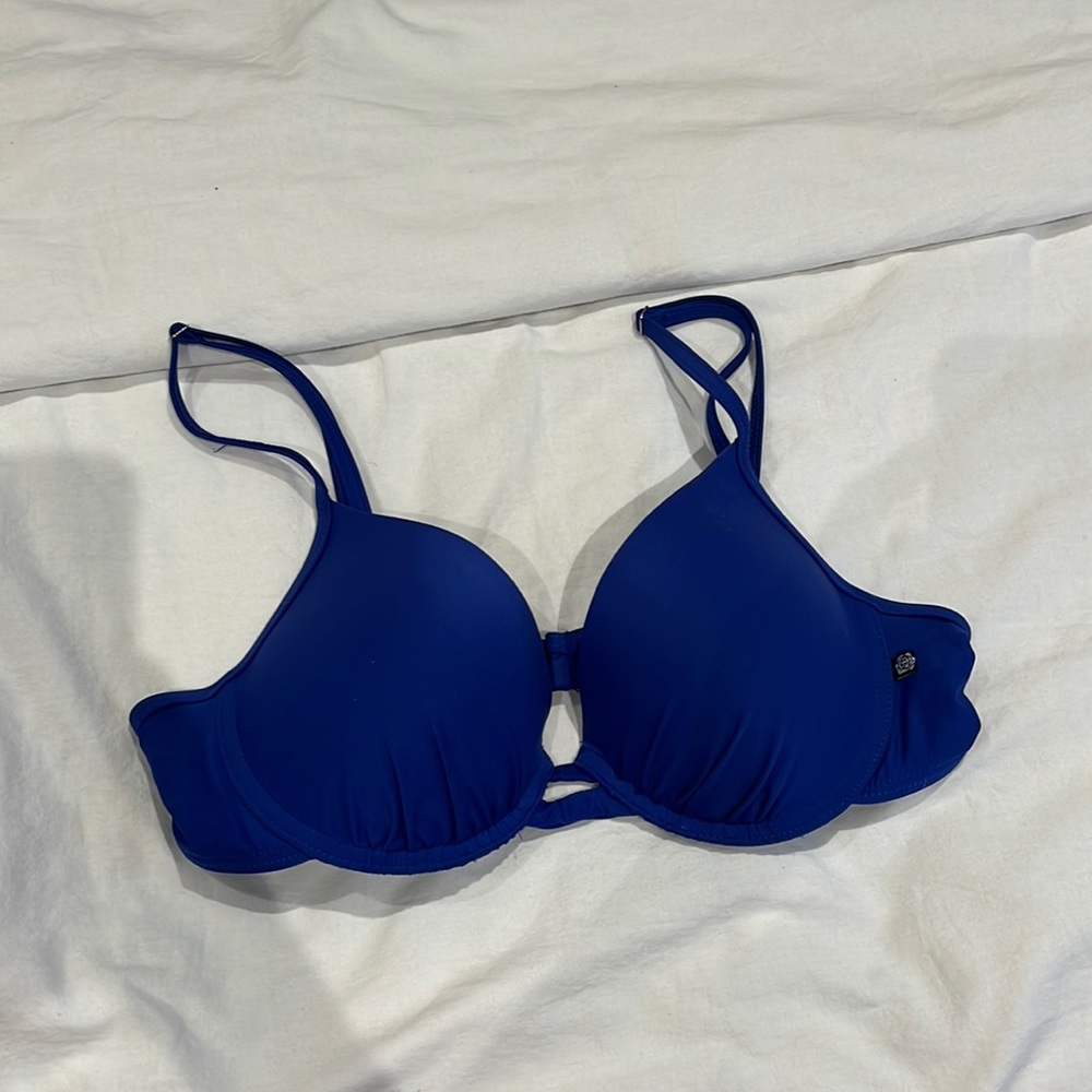 SIZE MEDIUM LA VIE ON ROSE BIKINI TOP
